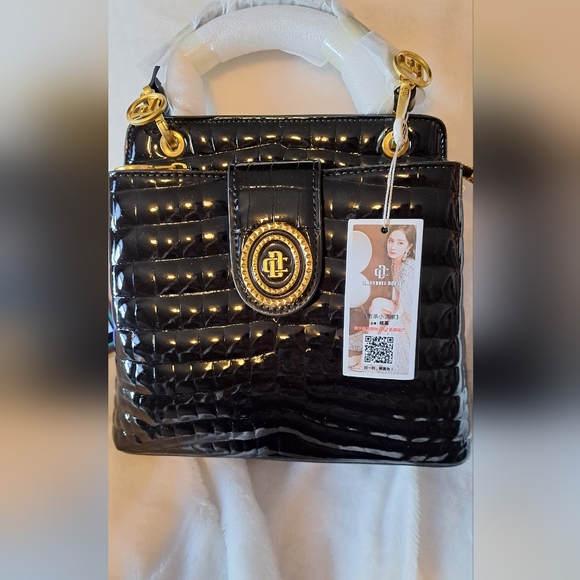 NWT!! TRENDY PATENT LEATHER SATCHEL - Picture 1 of 14